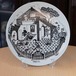 ンマークの家庭用品専門店Imerco　50周年記念プレート　Nymølle（ニモール）窯 　ビョルン・ヴィンブラッド（Bjørn Wiinblad）デザイン　ファミリー　1978年