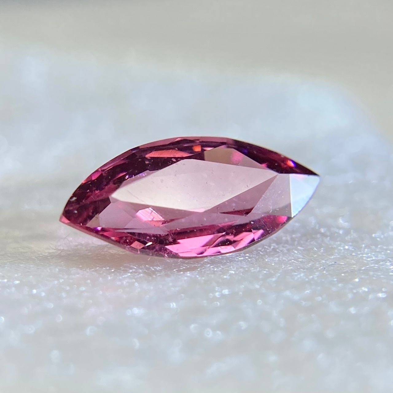 マーキスカット 約0.55ct スピネル 約8.1*4.0*2.5mm r-0289