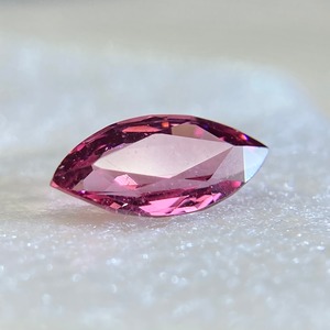 マーキスカット 約0.55ct スピネル 約8.1*4.0*2.5mm r-0289