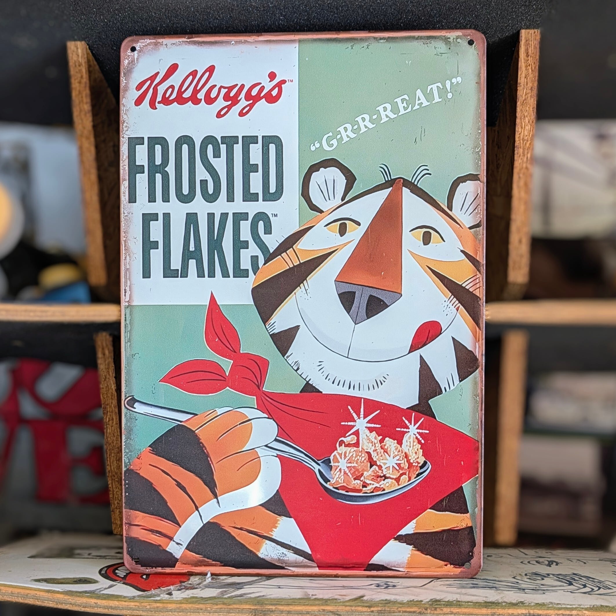 送料無料!ちょうどいいブリキ看板 【 Kellogg's FROSTED FLAKES ( ケロッグ シリアル フロステッド・フレークス ) 】トニー・ザ・タイガー / METAL SIGN / メタルサイン / ブリキ看板 / サインボード / ビンテージ加工〚アメリカン雑貨 アメトイ〛