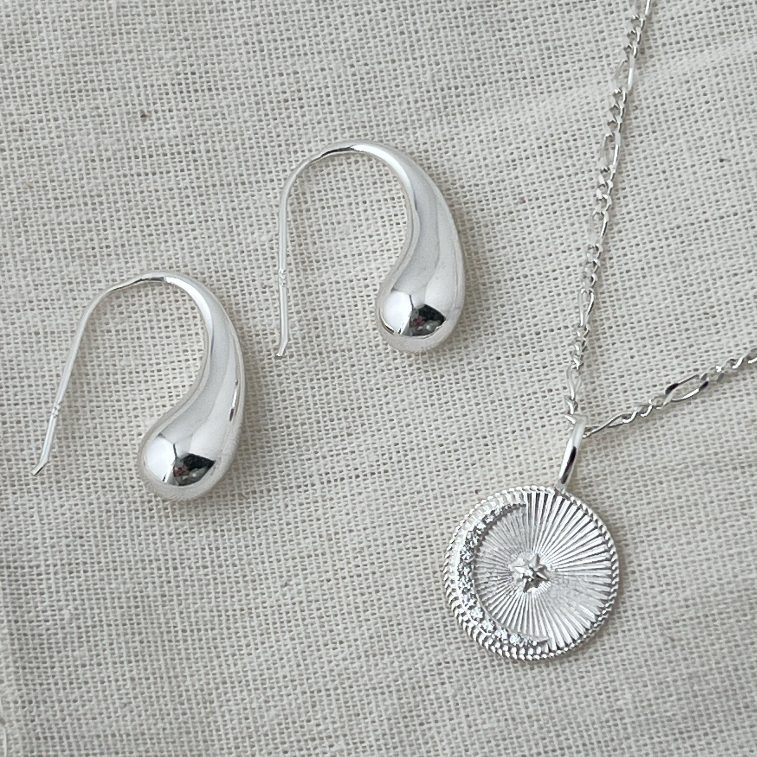 三日月 と 星 の コイン ネックレス 月星 with フィガロチェーン