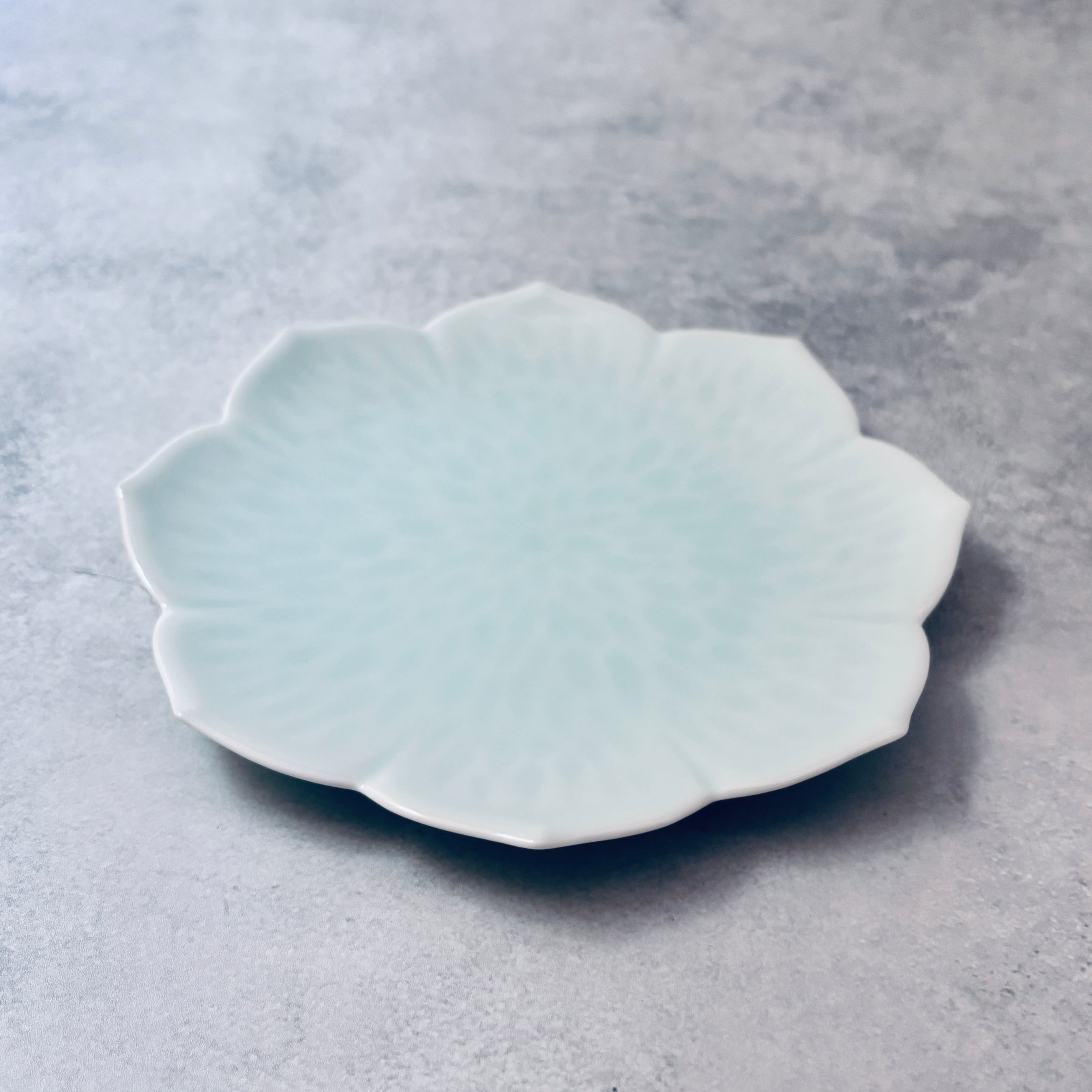 青白磁 桔梗16cm皿 | 有田焼窯元 貝山窯