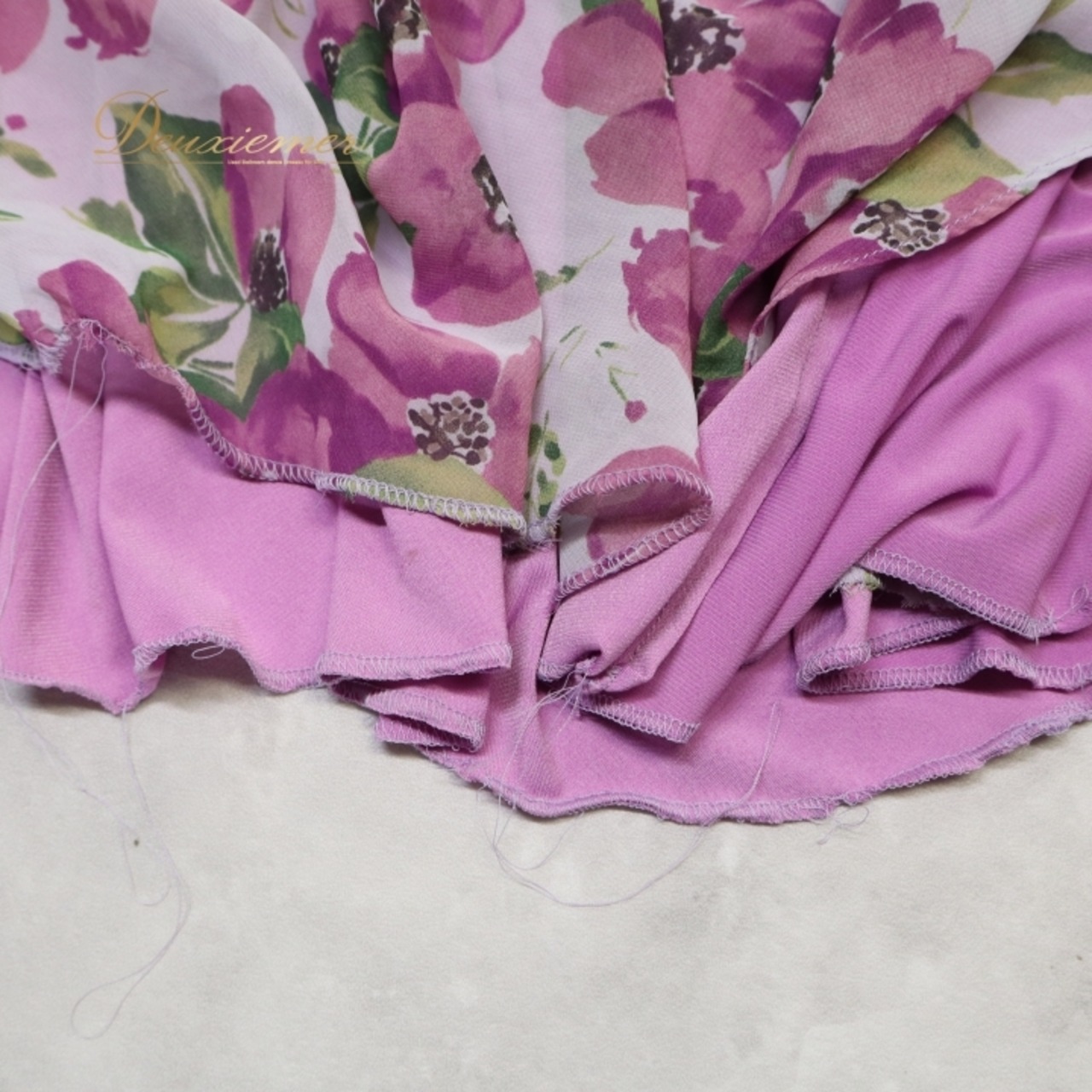 ベリーダンス オリエンタル 衣装 上下セット ピンク系 トップス スカート アーム アーム飾り 紫 緑 花柄 鮮やか かわいい ダンス衣装 ラインストーン ビーズ 豪華 装飾 ステージ イベント 華やか パープル系 グリーン系