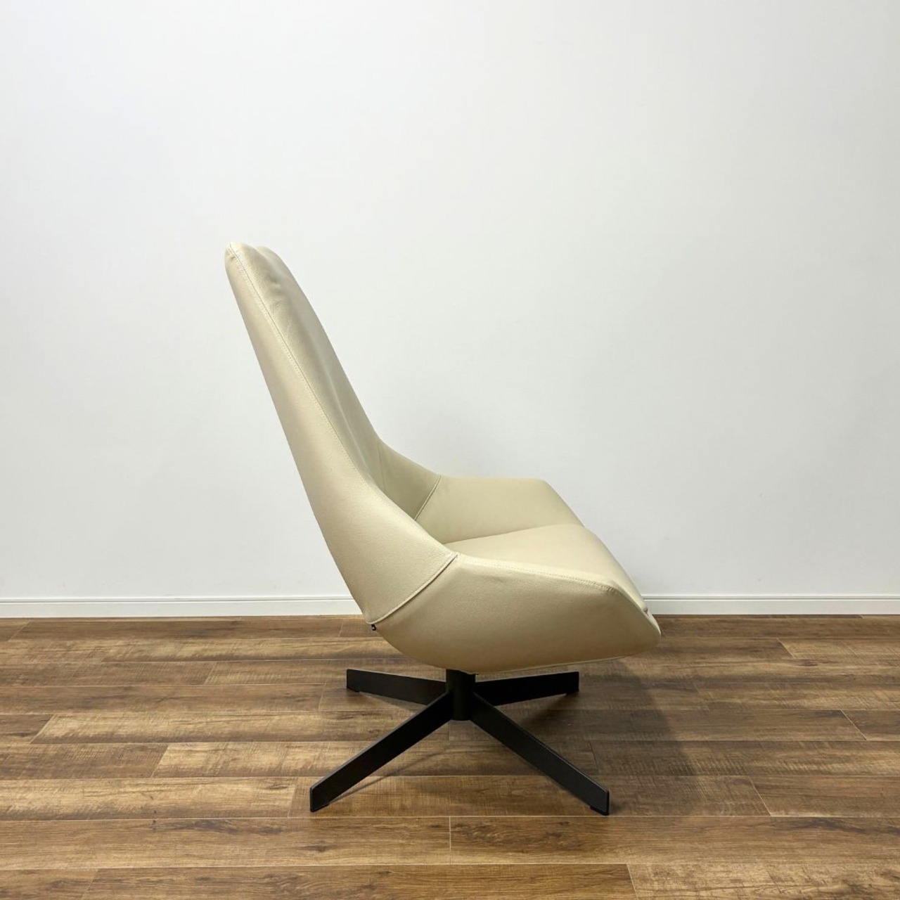 Cassina 315 EXORD PRO カッシーナ 315エクソードプロ ラウンジチェア 回転いす 本革 デザイナーズ家具 モダン ベージュ系【中古】【300サイズ】