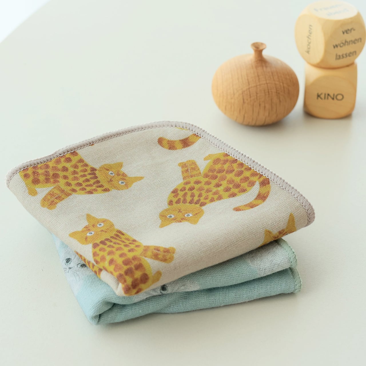 松尾ミユキ 猫柄 ハンカチ タオル A ガーゼ ハンドタオル 猫 おしゃれ プレゼント