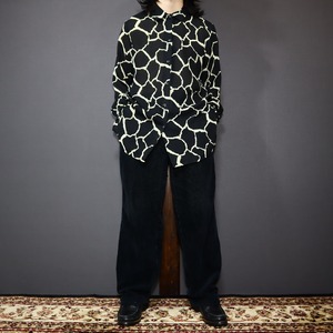 animal-like pattern design shirt