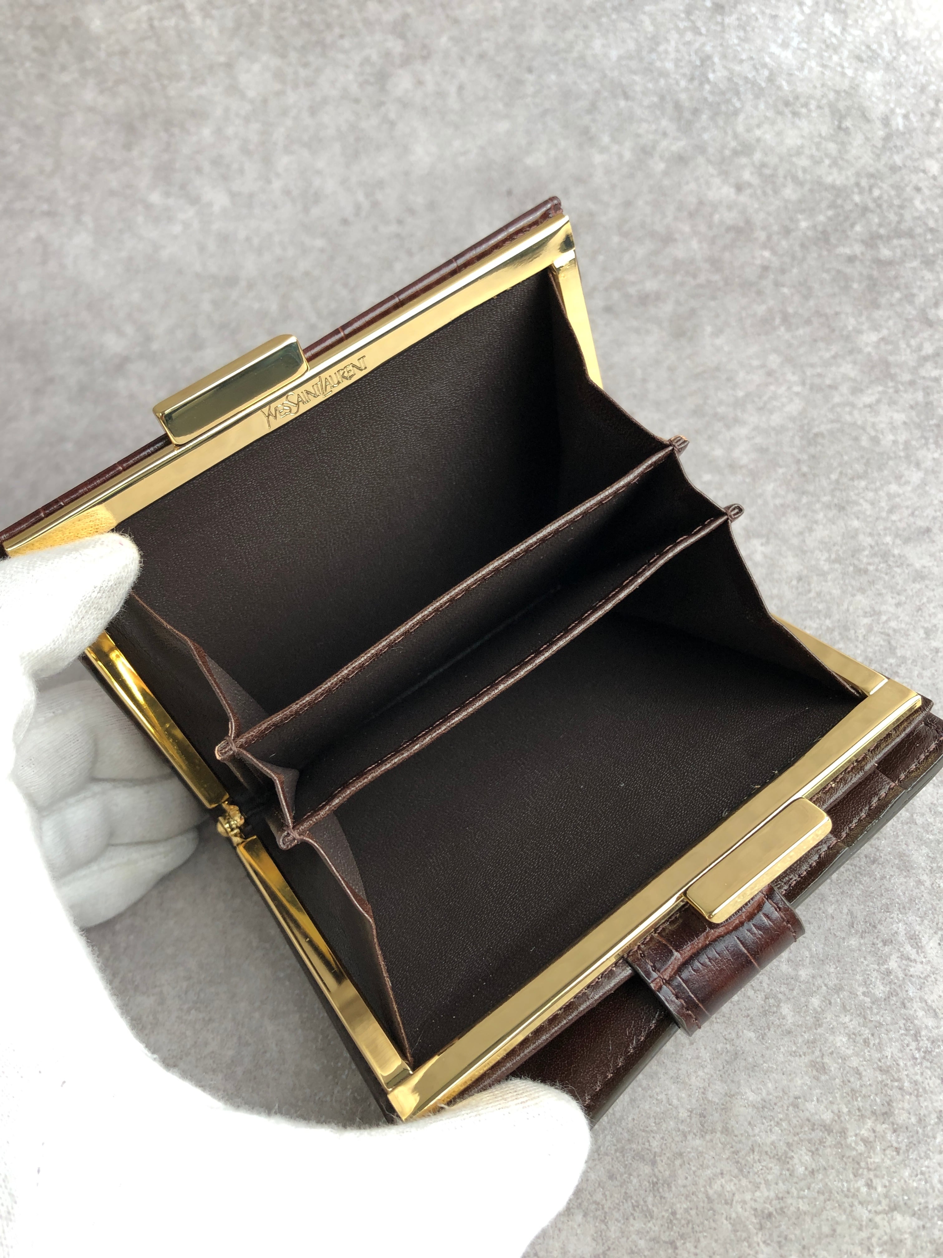 Yves Saint Laurent イヴ・サンローラン 財布 ブラウン ロゴ クロコ型
