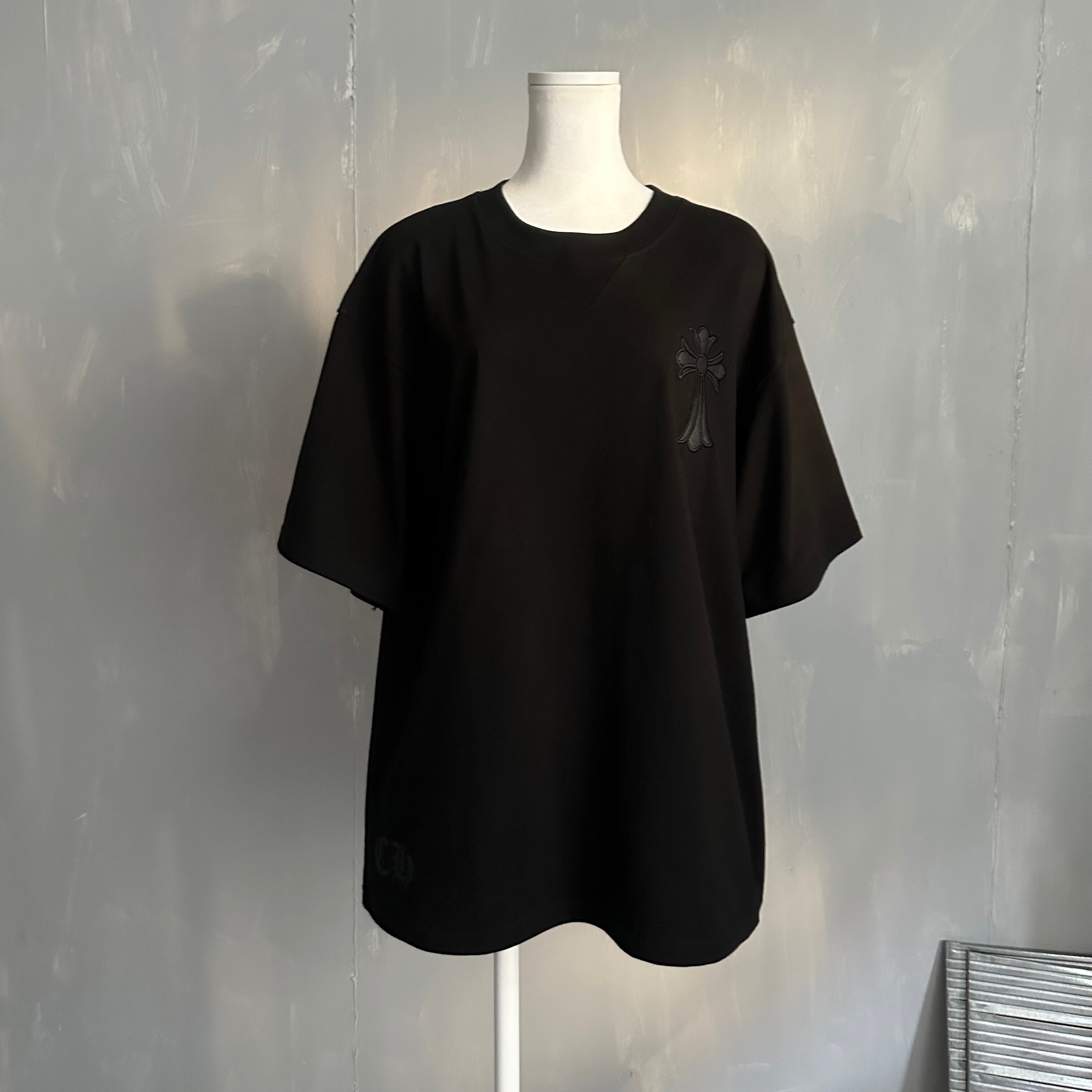 7月中旬【ユニセックス】レザーワッペンホースシュー×クロスTシャツ