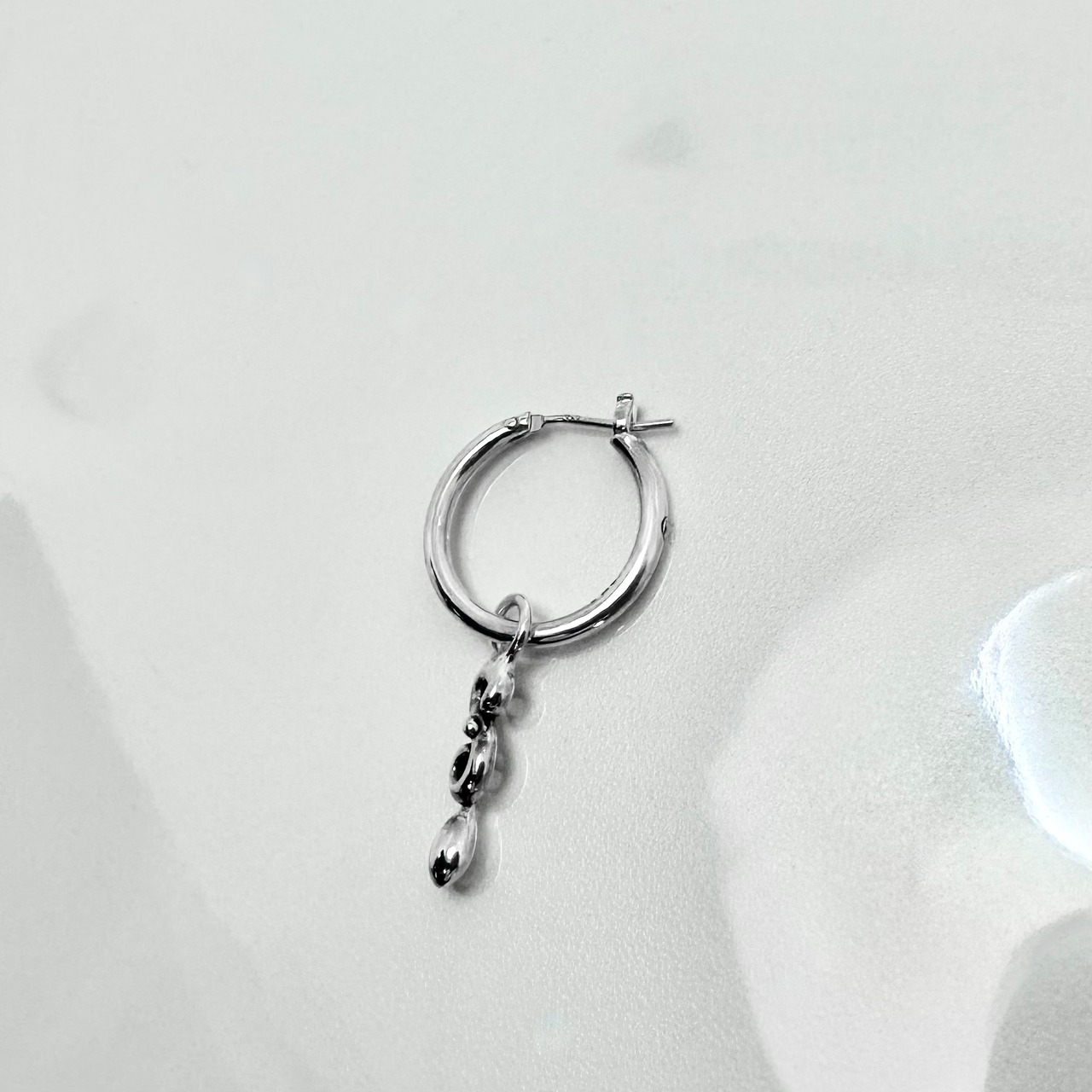 THIN HOOP raised by wolves [LARGE] with TEARDROP / シンフープピアス レイズド バイ ウルヴス L ウィズティアドロップ