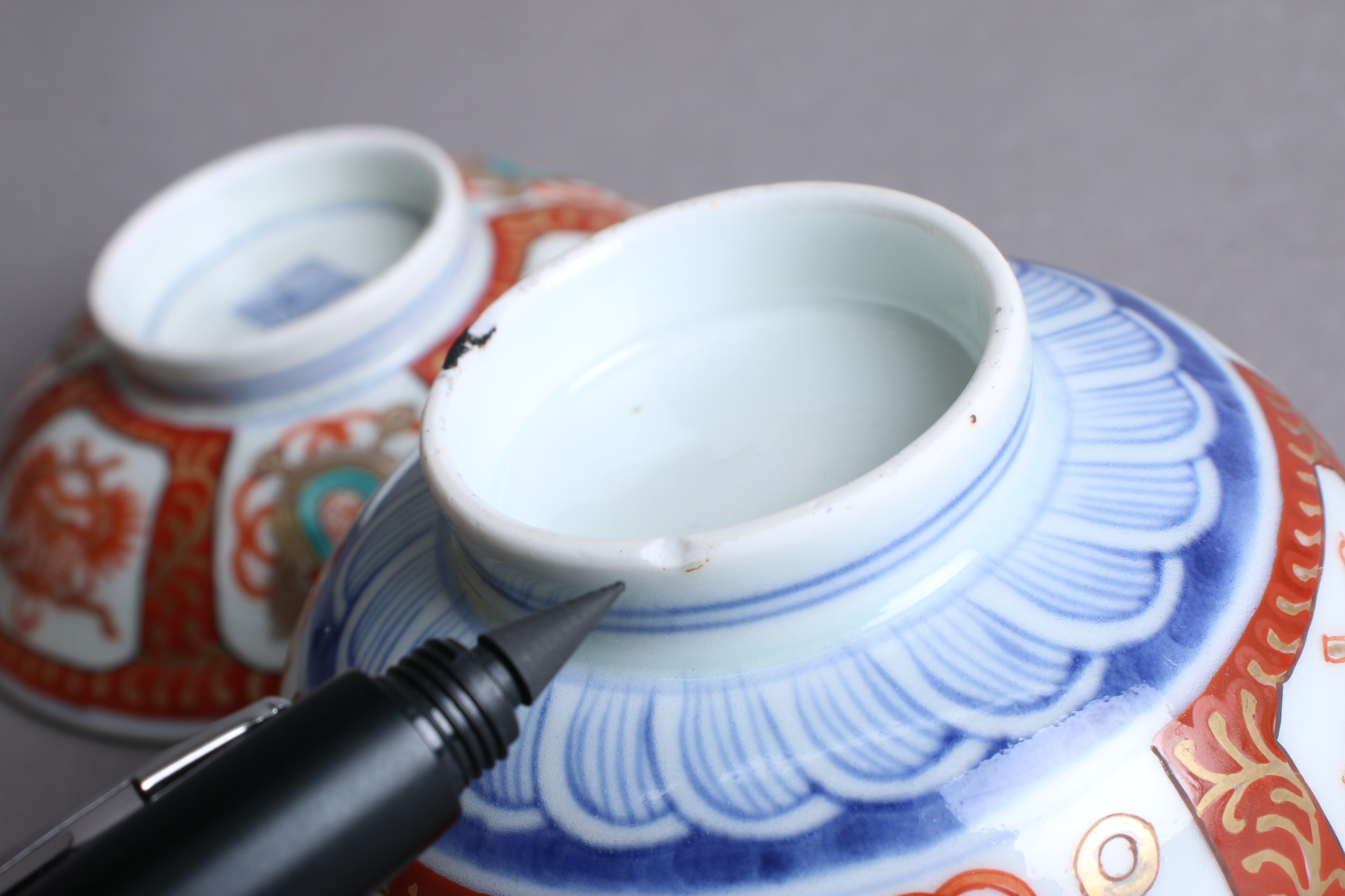 カマキズ 高台カケ 貫入 伊万里焼 色絵 獅子宝珠瓔珞文 蓋茶碗 A