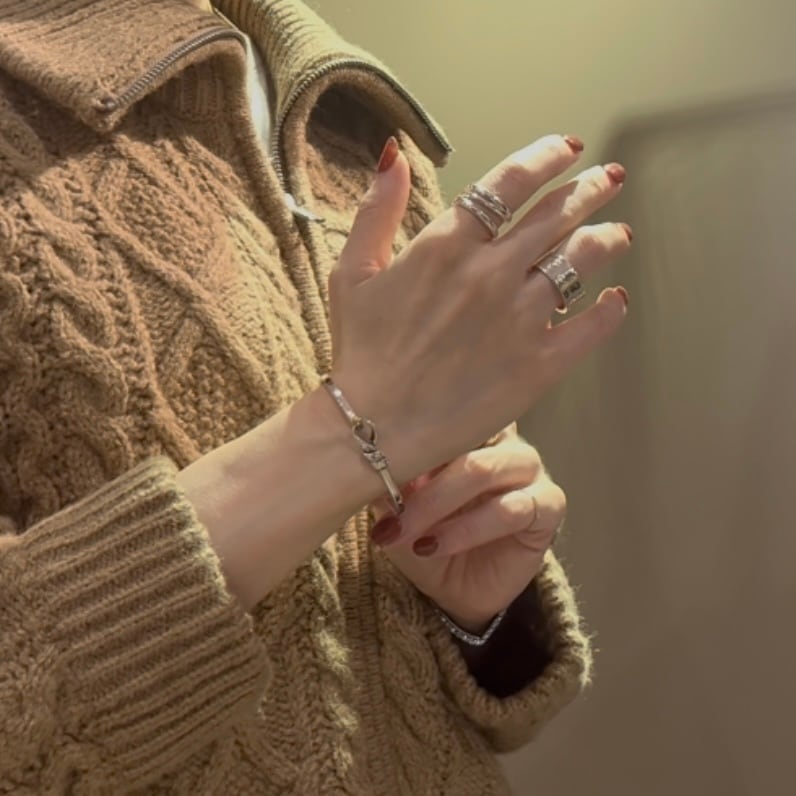 TIFFANY&CO.】2111 フックバングル／シルバー925×K18YG／洗練のコンビ