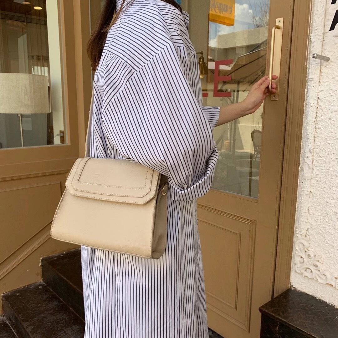 フラップショルダーバッグ