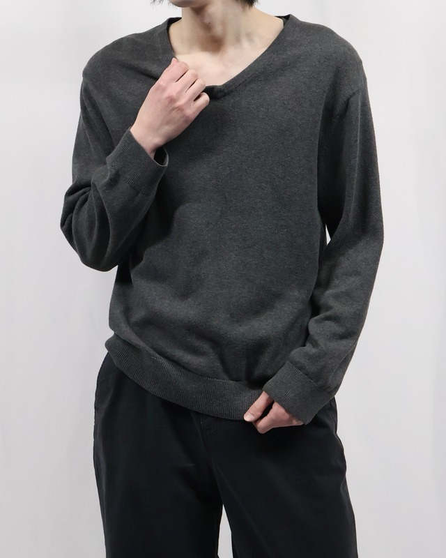 v-neck gray knit