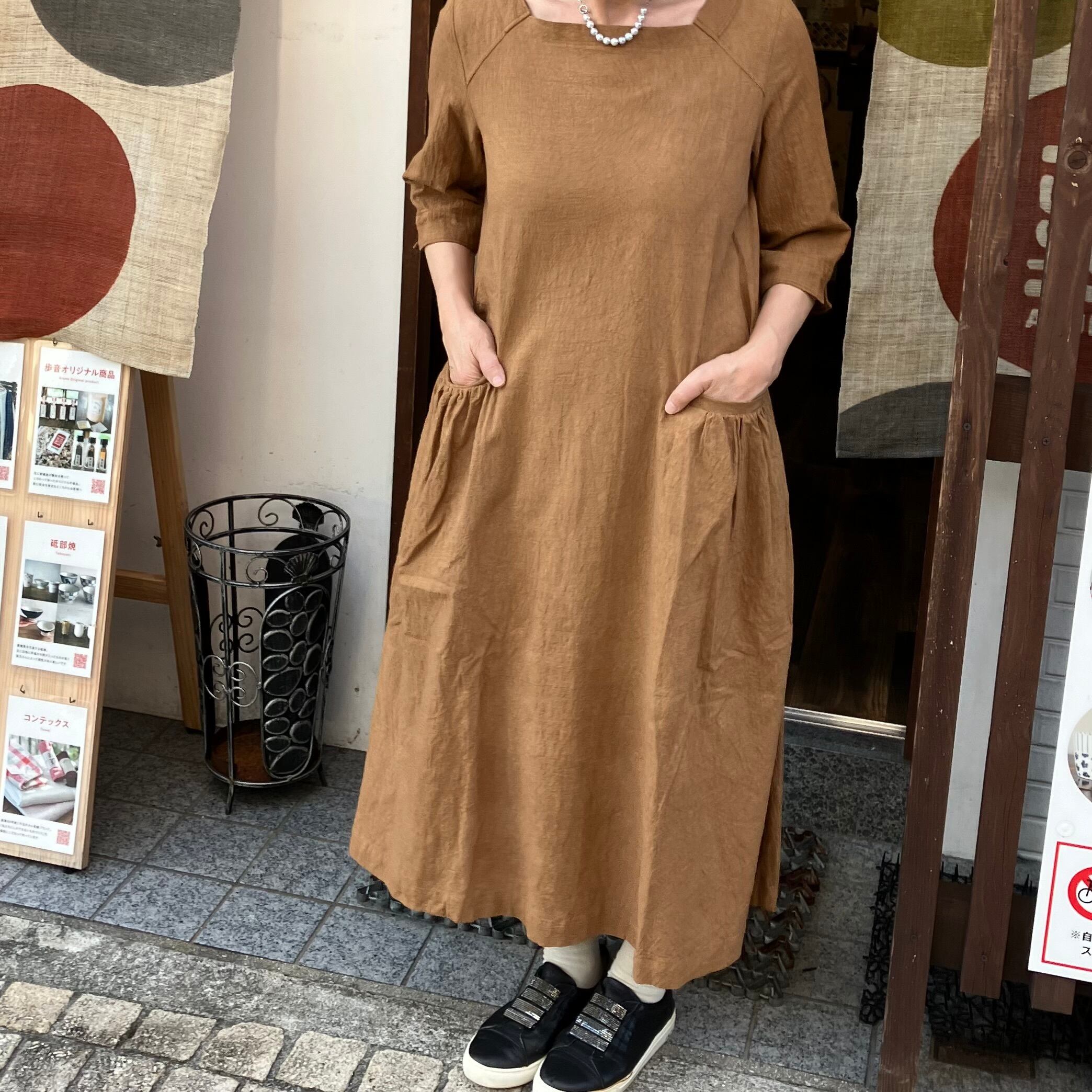 ポケットギャザーワンピース 柿渋 コットンリネン Sa-rah | 歩音 -あるね-