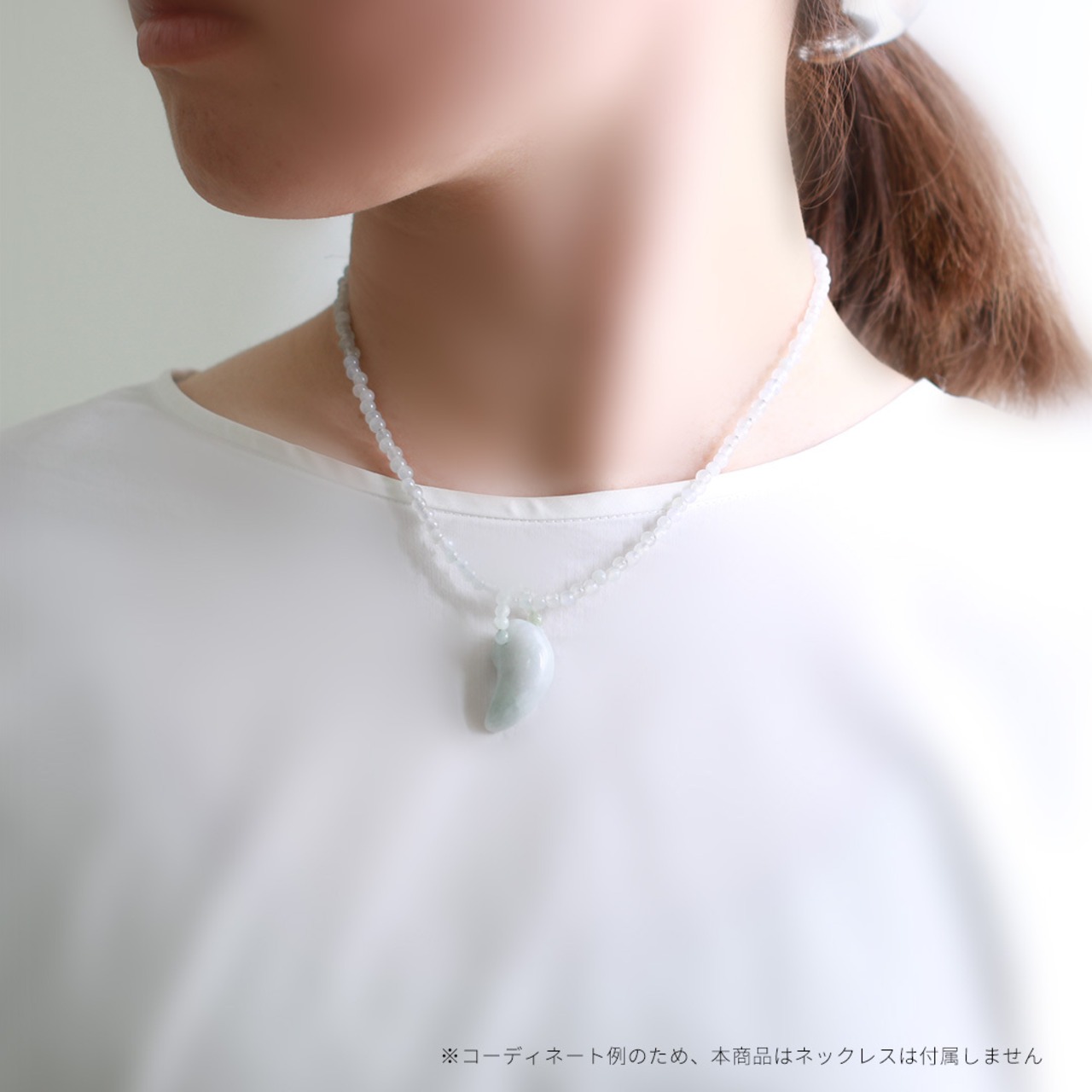 柔らかいホワイト翡翠勾玉ペンダントトップ  jd_pt1051