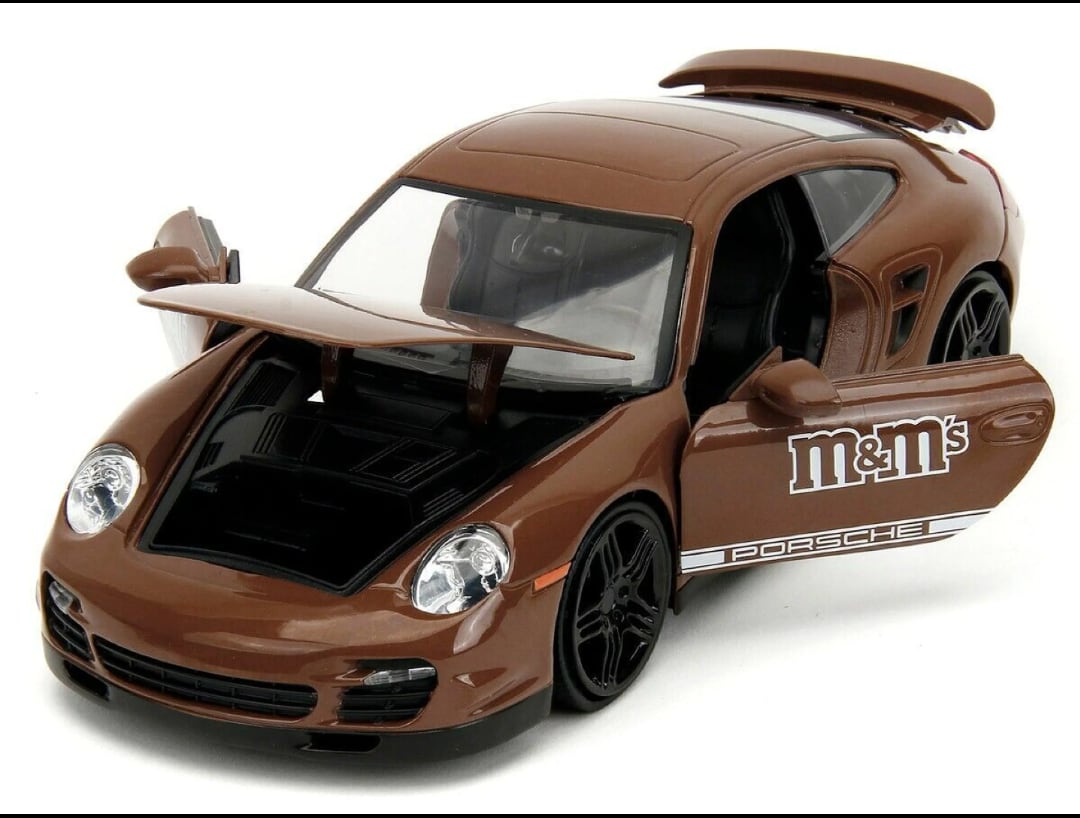 【JADA TOYS 1/24 エムアンドエムズ ブラウン フィギア ＆ ポルシェ 911 ターボ Hollywood Ride M&M’s Brown ミニカー】〚アメリカン雑貨 アメトイ〛