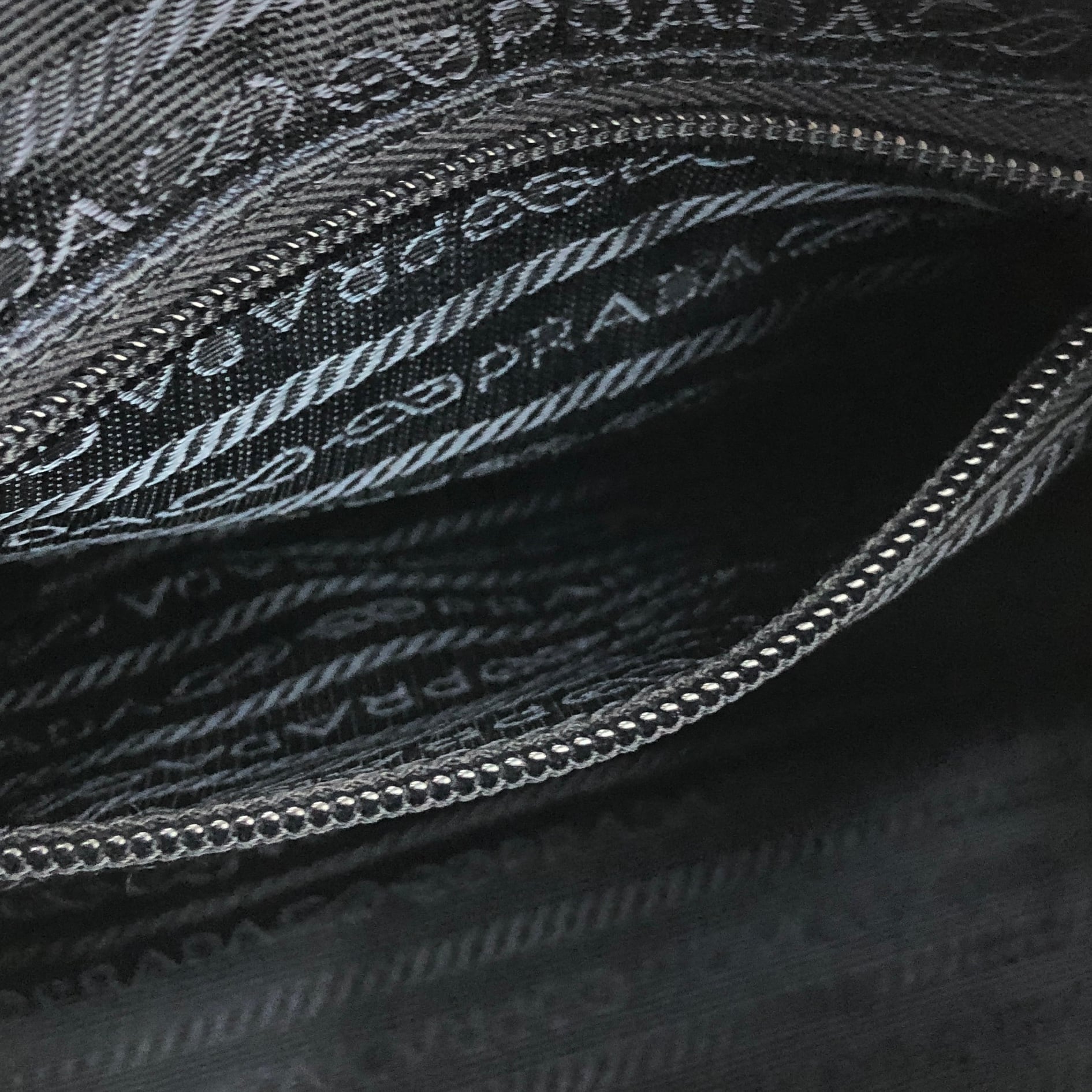 PRADA プラダ トライアングルロゴ サフィアーノレザー ミニボストン