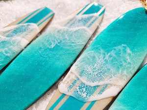 366.オーシャンレジンアート サーフボード型チャーム