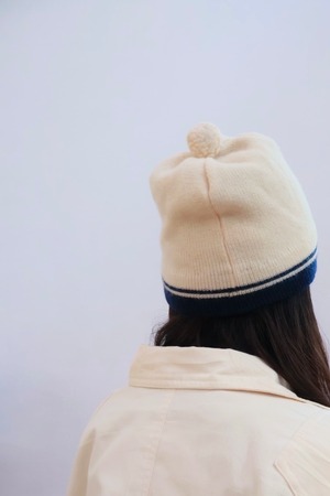 vintage Cream × Navy Pop Knit Beanie