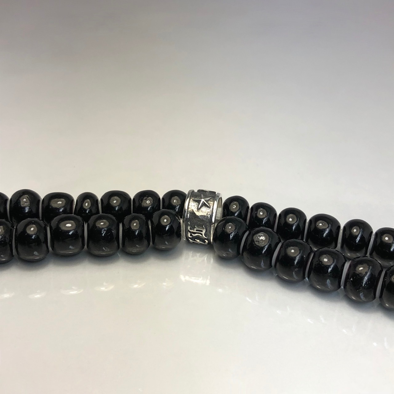 LEATHER BRACELET WHITE HEART BEADS [BLACK] / レザーブレスレット ホワイトハート・ブラック
