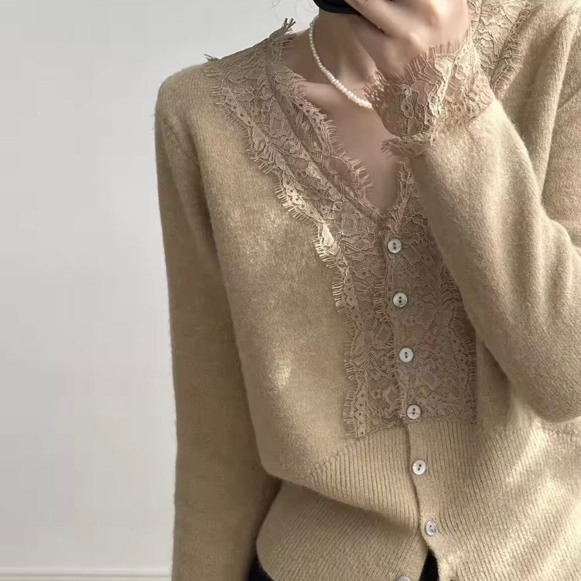 Vネックレースカーディガン
