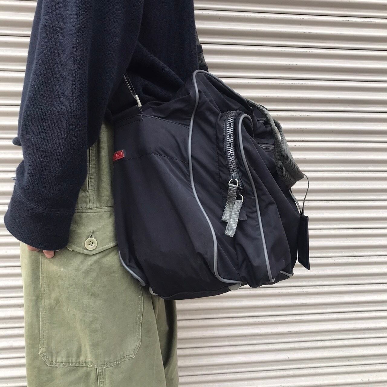 プラダ スポーツ ロゴ ポリウレタン ハンド バッグ Gカード付き  