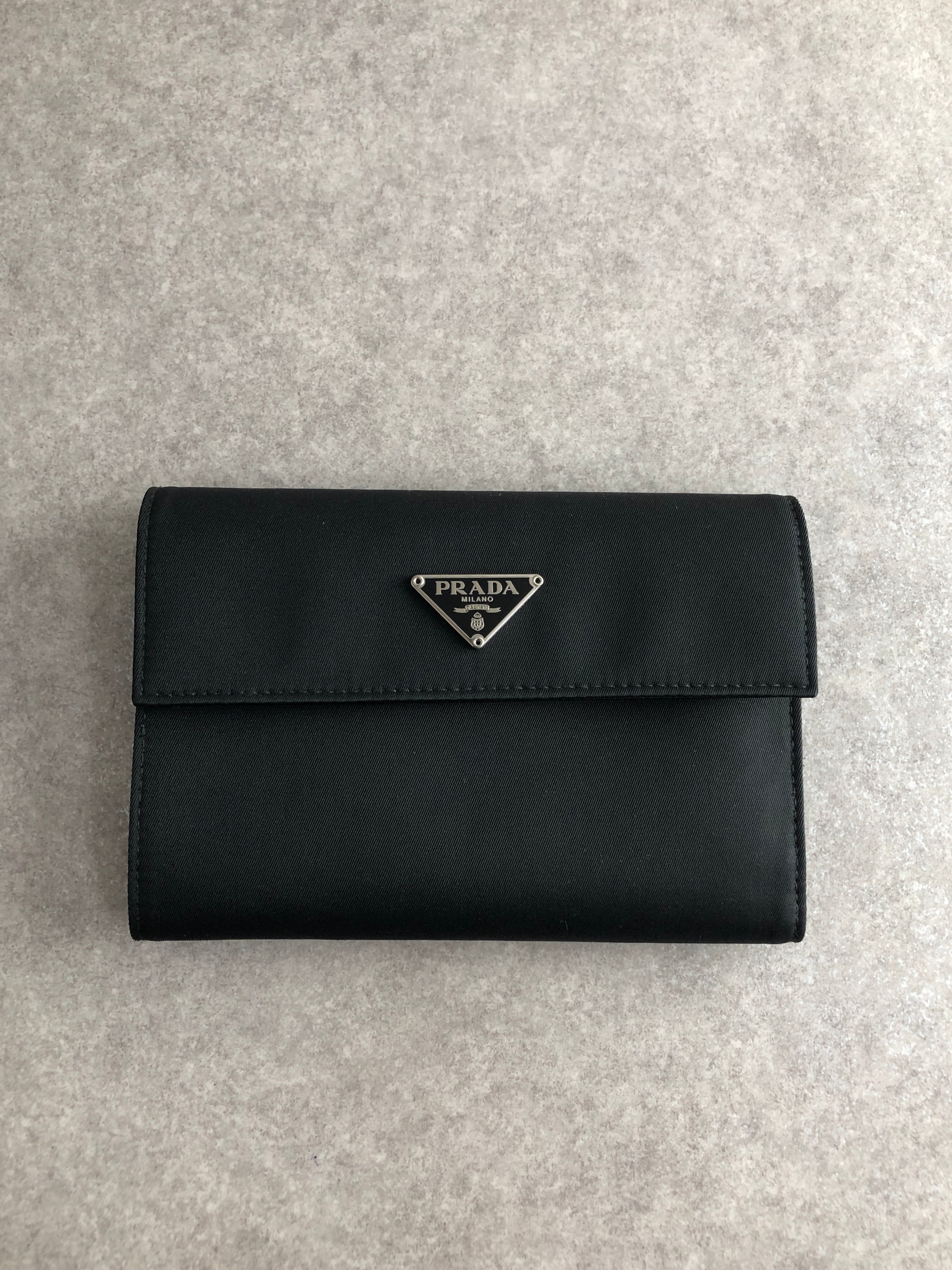 PRADA プラダ 財布 ブラック トライアングルロゴ ナイロン 3つ折り