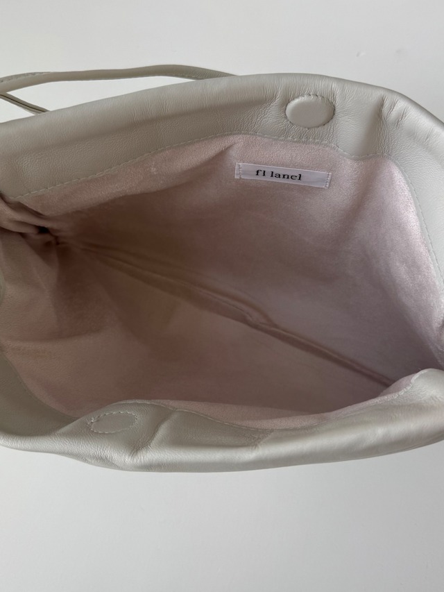(予約) fl lanel / Leather string bag (cream / medium)