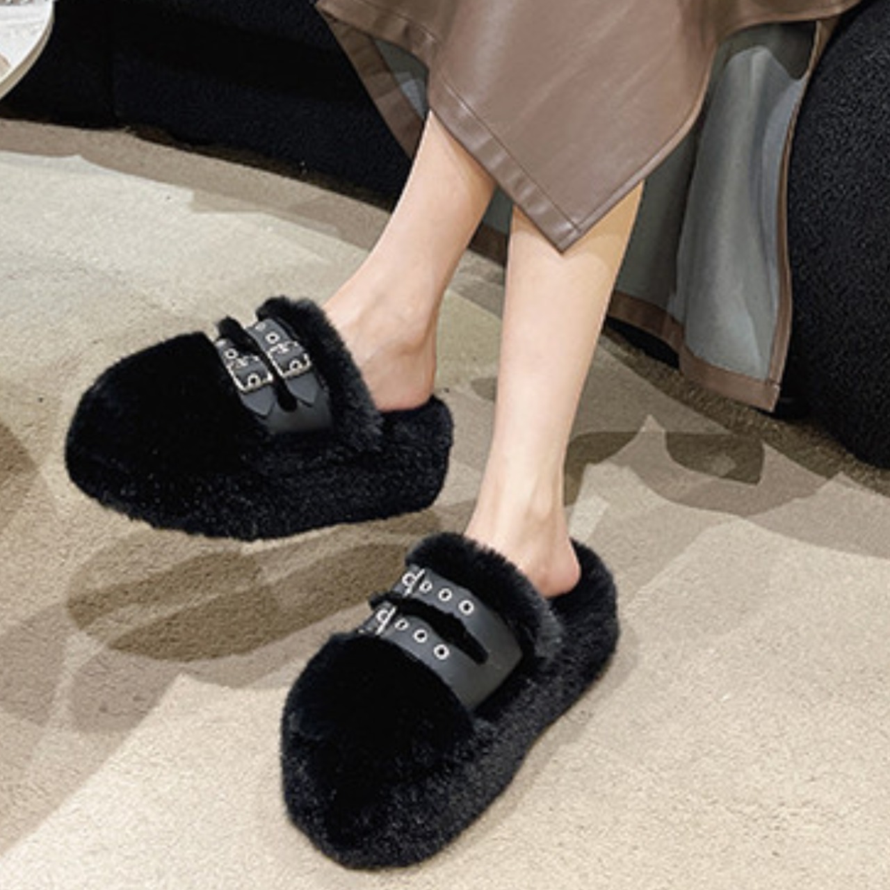 Faux fur closed-toe slippers (ME313)