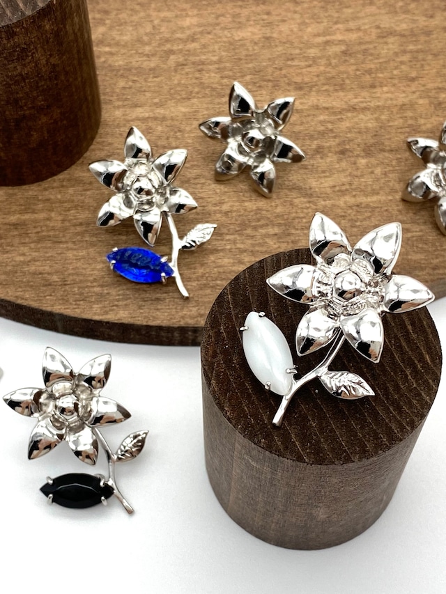 Joyeux | silver [ pierced earrings + leaf bijou ]