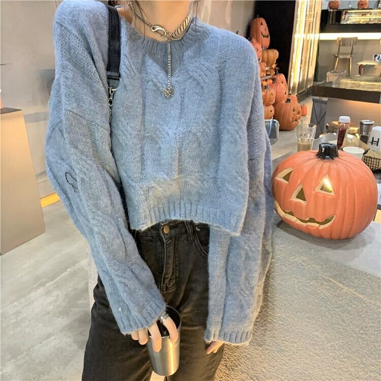 チラッと肌見せ スタイルアップ ケーブルニット トップス ショート丈 模様編み クルーネック 大人女子 女っぽ デートコーデ モテかわ Lamitte Deco トレンド 韓国ファッション ショップ Base店