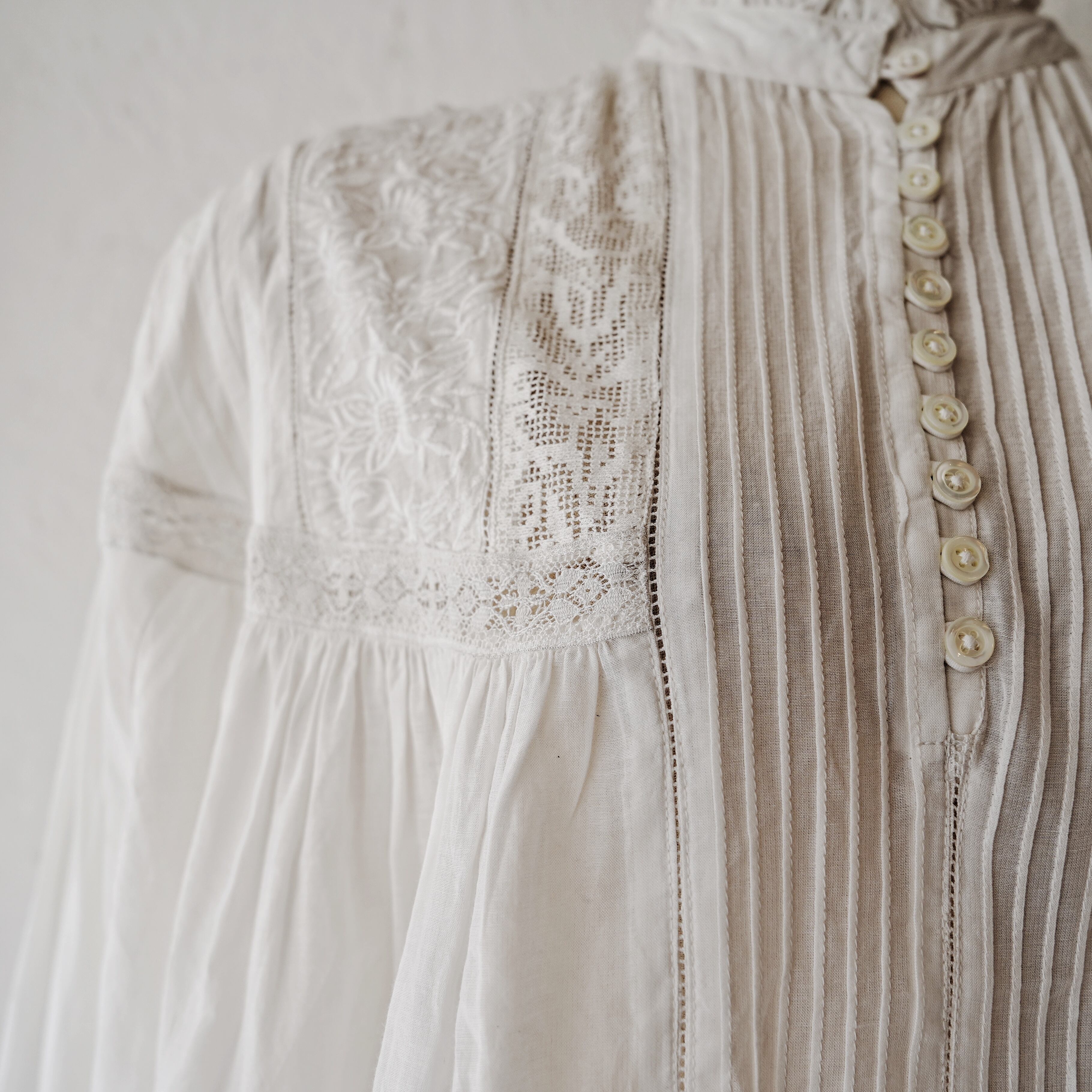 ヨーロピアンヴィンテージライクレースブラウス | Sweet Things