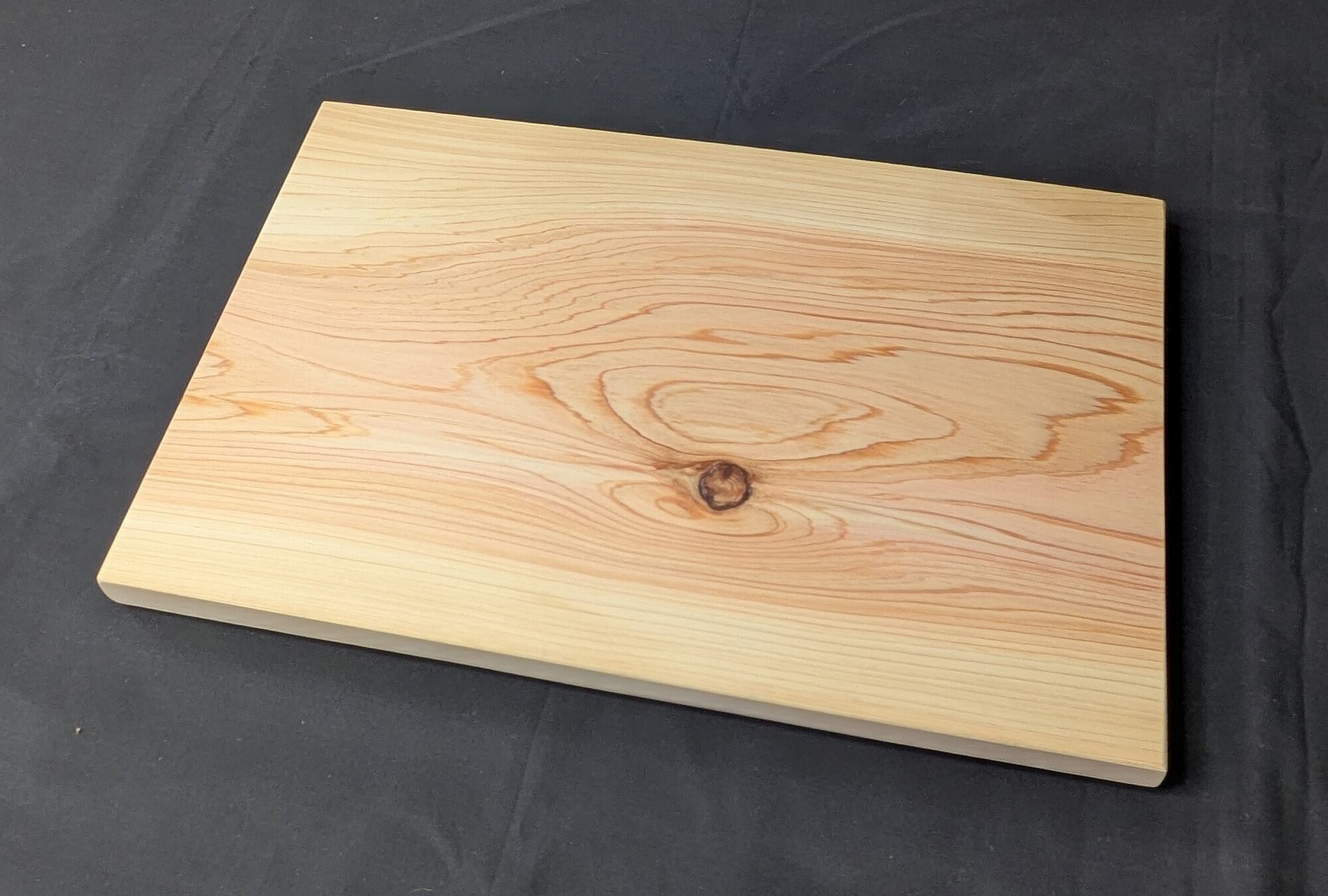 こだわりの天然無垢材まな板