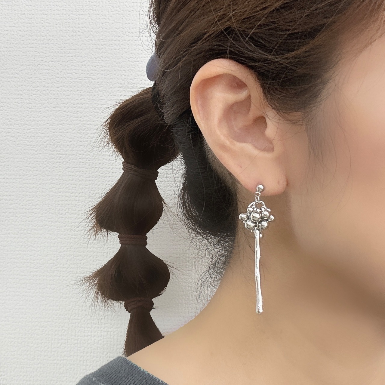 つぶつぶスティックピアス ニッケルフリーポスト 低アレルギー 耳元でゆらゆら揺れる bittersweet