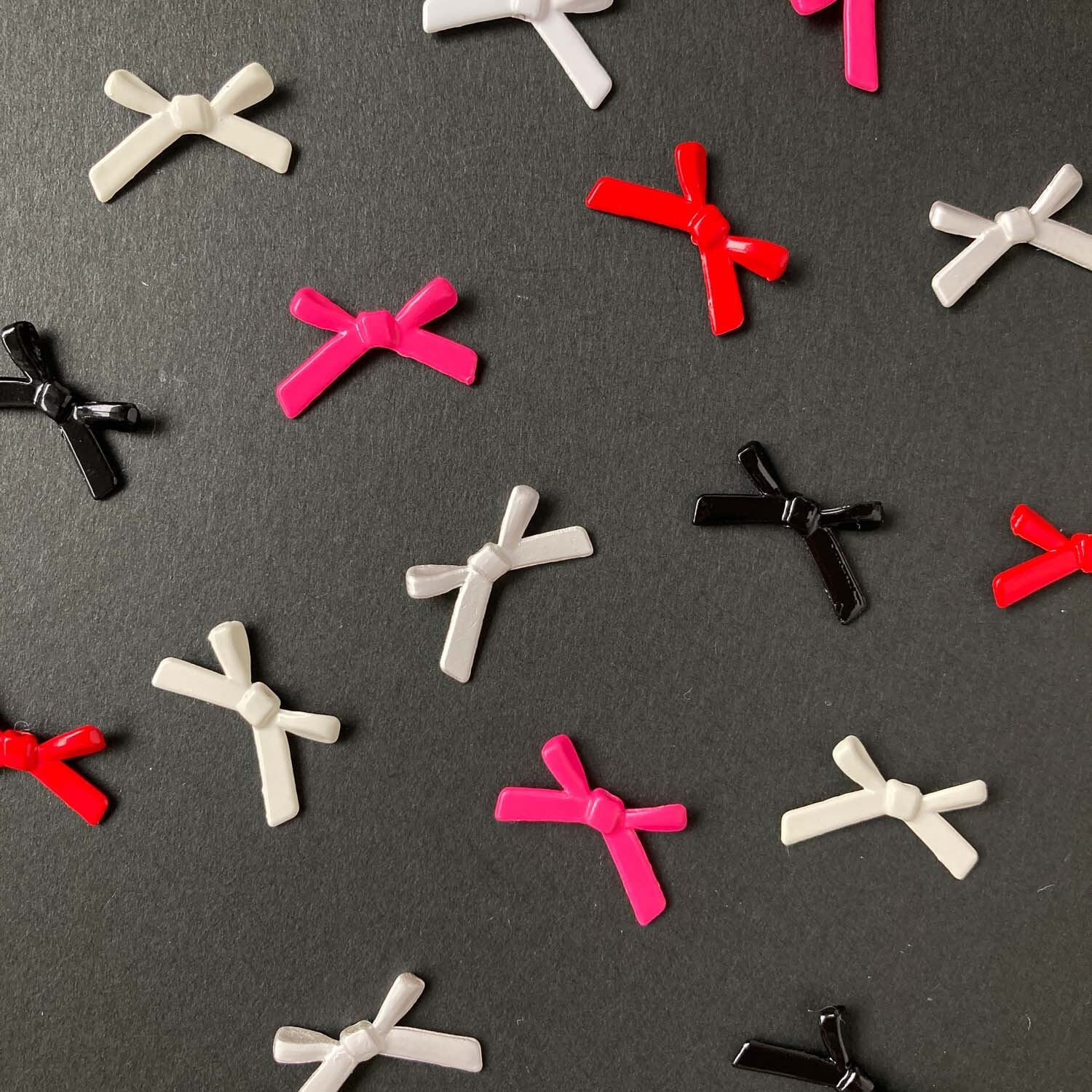 〈新色追加〉メタルリボンビーズ