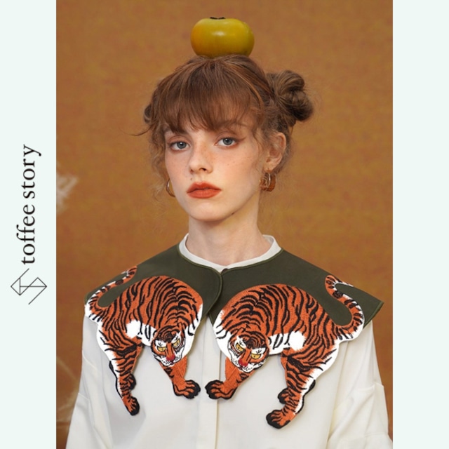 虎の物語を纏う刺繍つけ襟 《C0252》