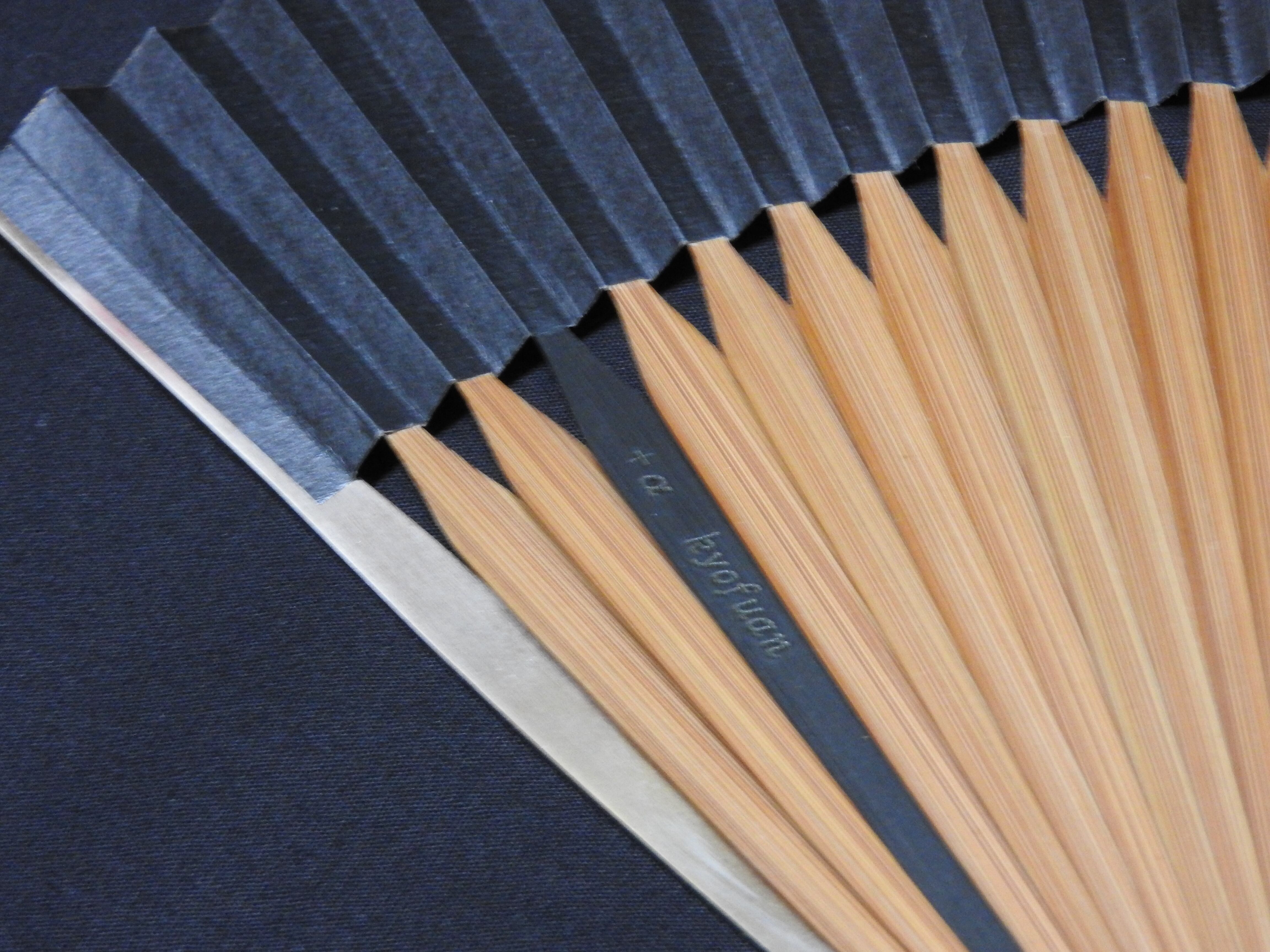 鉄扇 (本次作銘あり・本鍛造現代製) 鉄扇 (本次作銘あり・本鍛造現代製)