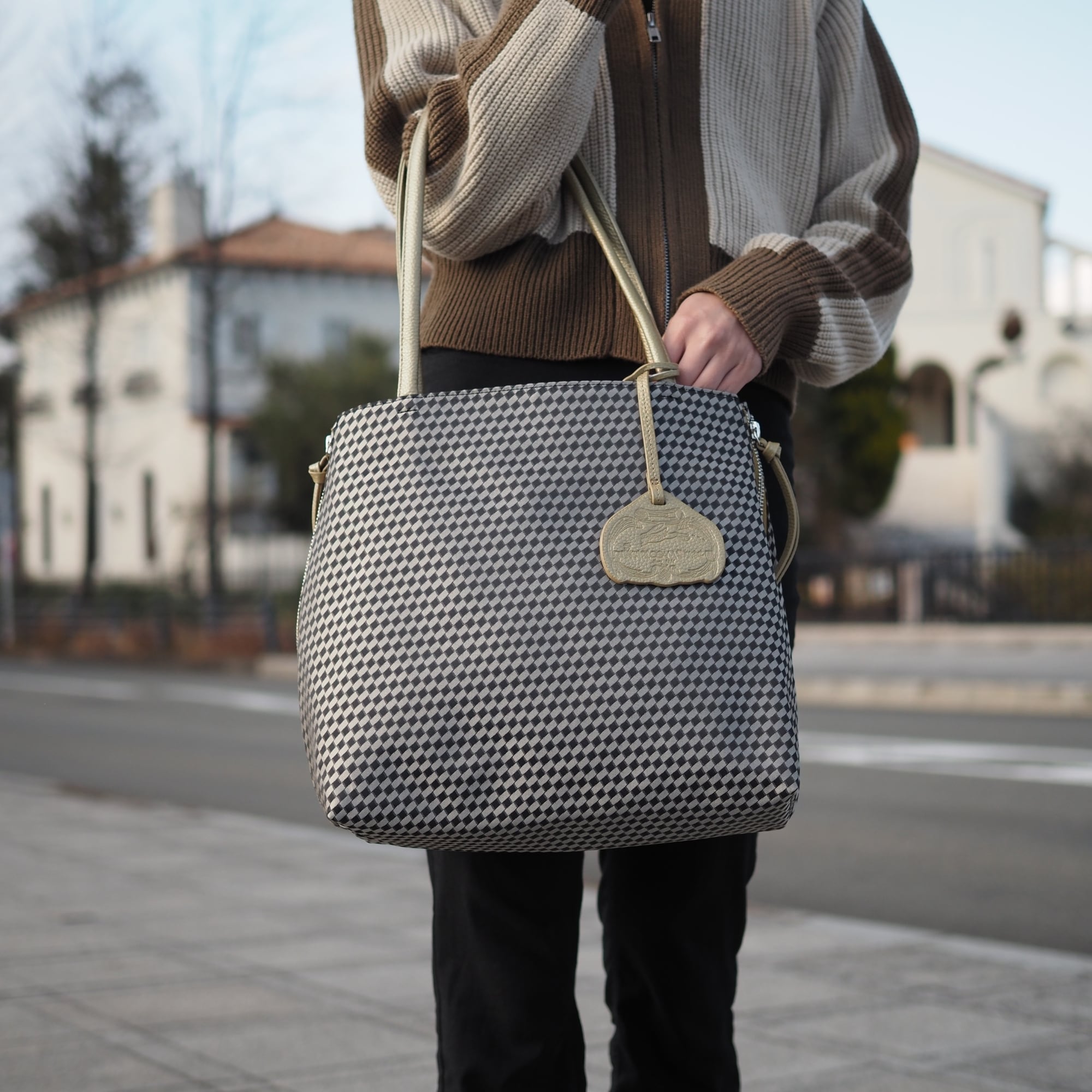 ねこつぅ　OSAM トートバッグ(Lサイズ) チャコールグレー 大人気トートバッグ(Lサイズ) IMGN-0347A(828982) シルバー – OSAM