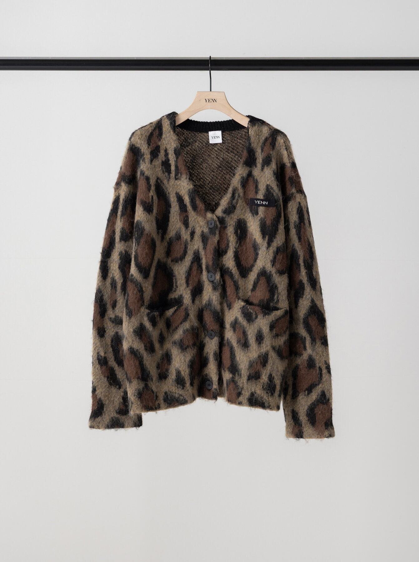 【11月上旬〜中旬入荷次第お届けのご予約】LEOPARD V NECK CD Y264-92132 F Y264-92132 BROWN