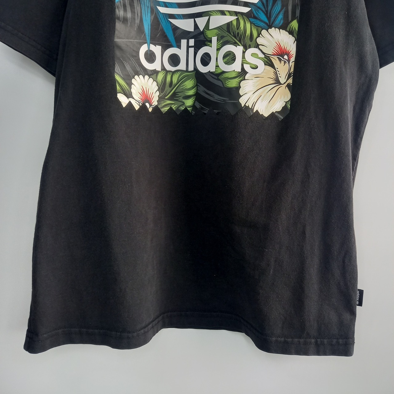 アディダスオリジナルス　クルーネック　Tシャツ　半袖　ビッグロゴ　花柄　黒　M