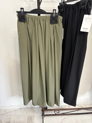 【atelier six】ストレッチナイロン　ギャザースカート