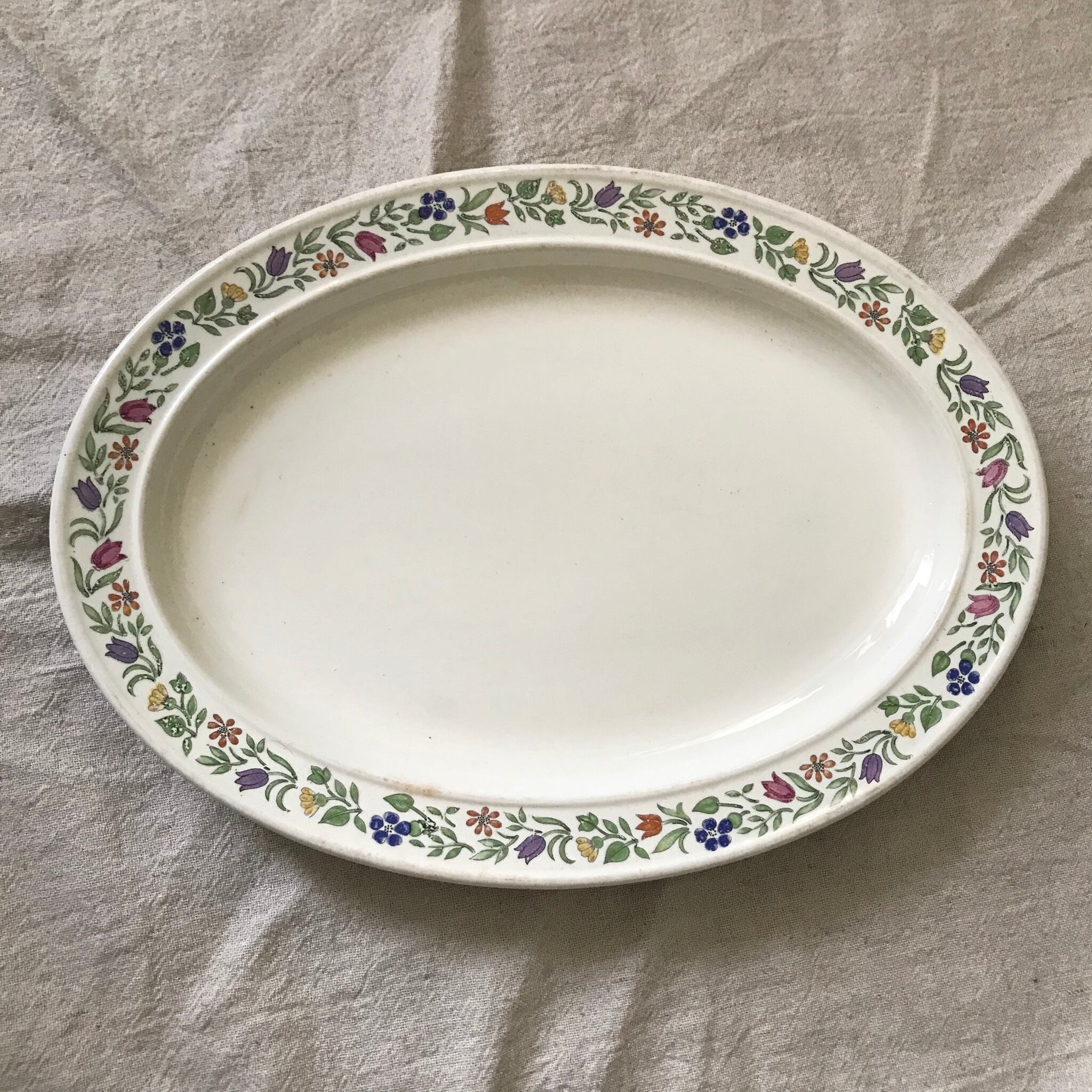 華やかな花模様のプレート