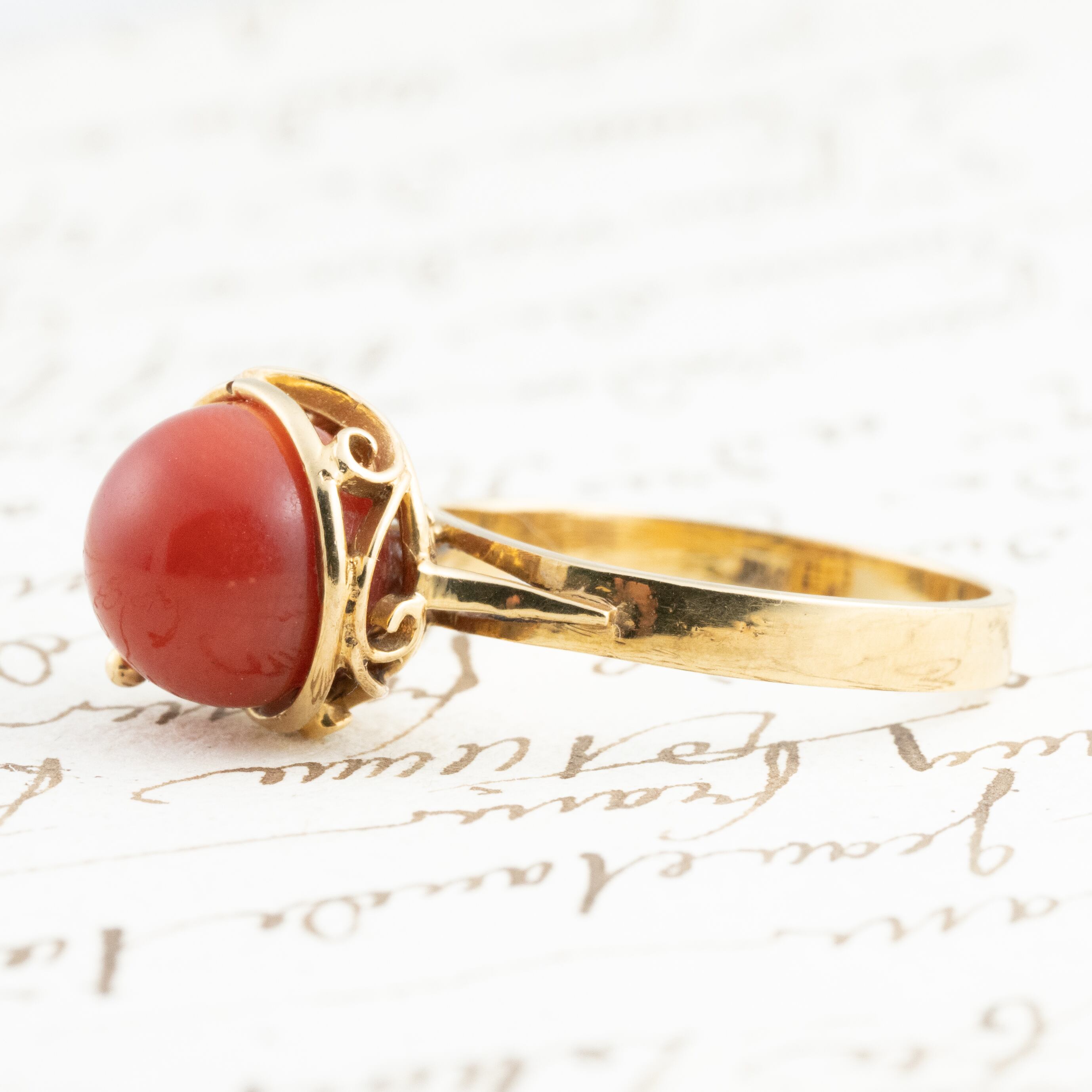 楽*み様 昭和レトロ　k18珊瑚リング □K18 珊瑚リング□アンティーク 昭和レトロ 王冠透かし さんご