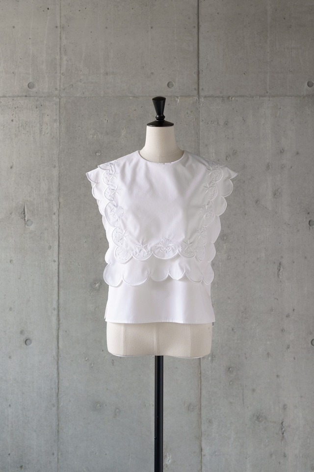 embroidery scallop blouse(white)4月中旬頃より発送