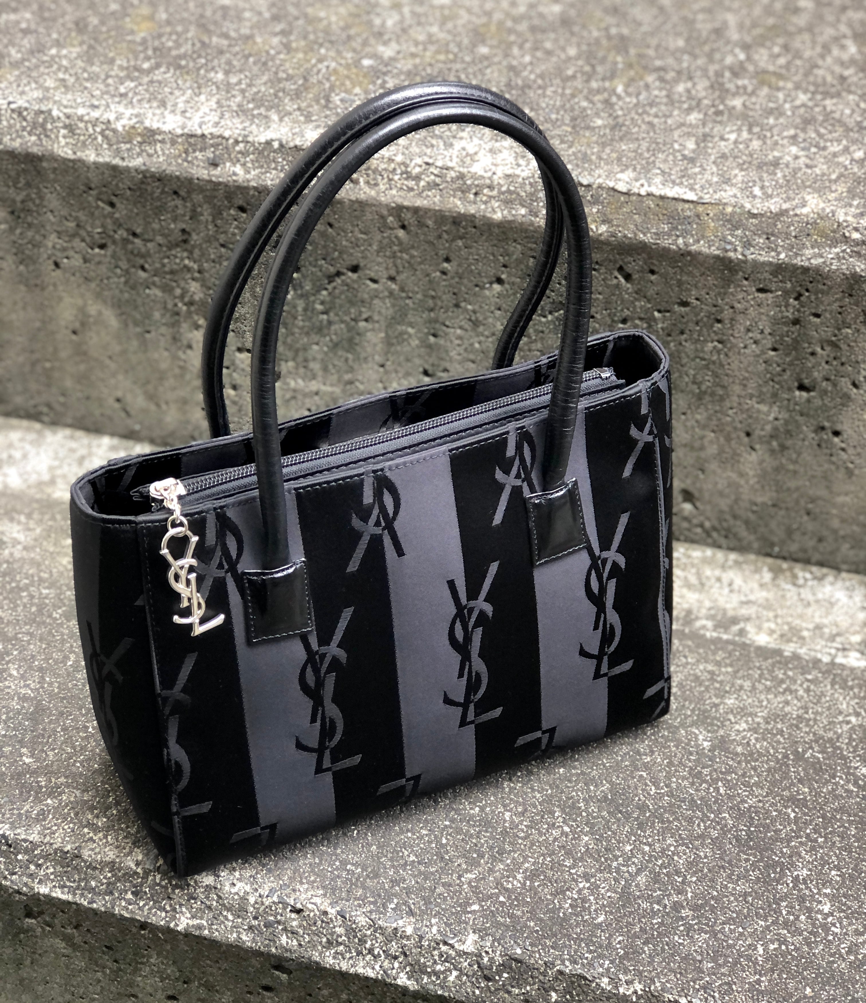 Yves Saint Laurent イヴ サンローラン YSLチャーム ストライプ ミニ ...