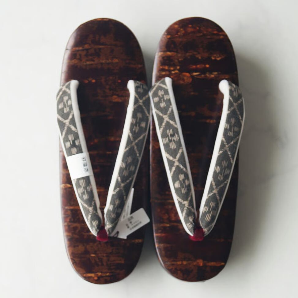 【下駄】桜樺細工 舟形台 松煙染花緒 M寸