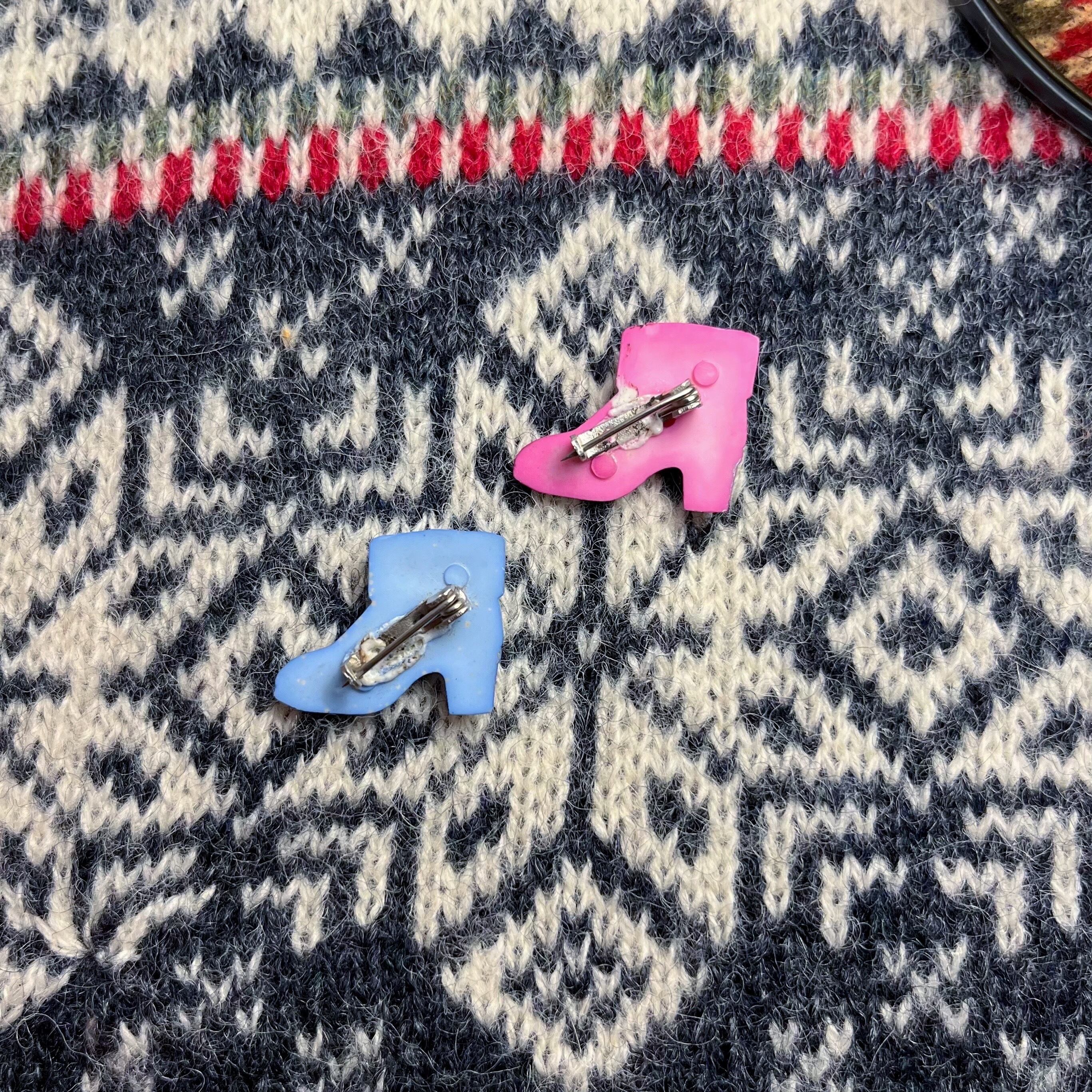 mini boots brooch set