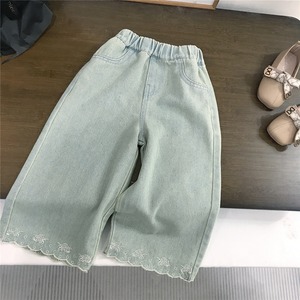 秋花柄刺しゅうジンズ