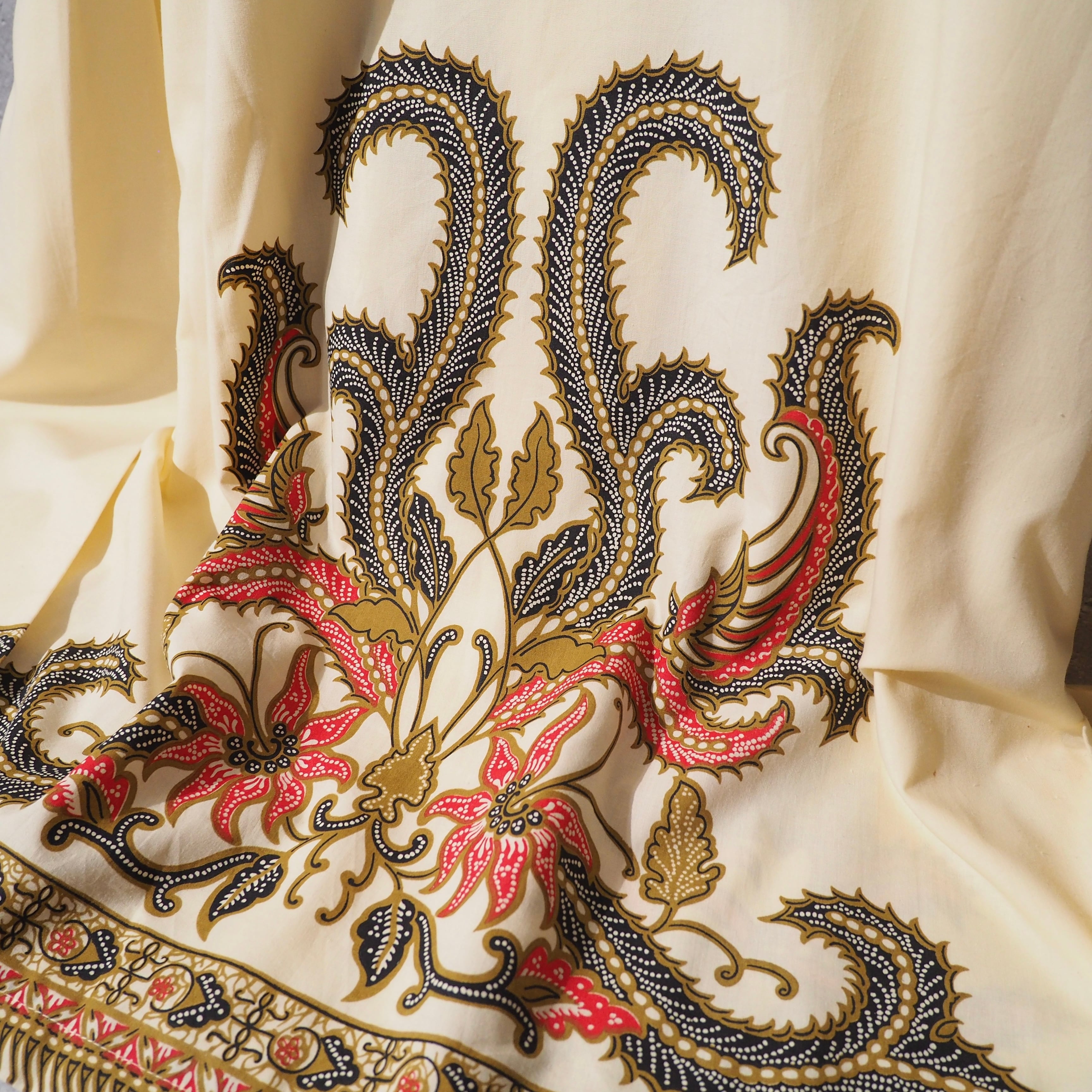 1970s ” 捻れ花 ” Beautiful Ethnic Flower all Over vintage Open collar shirt (made in Germany)