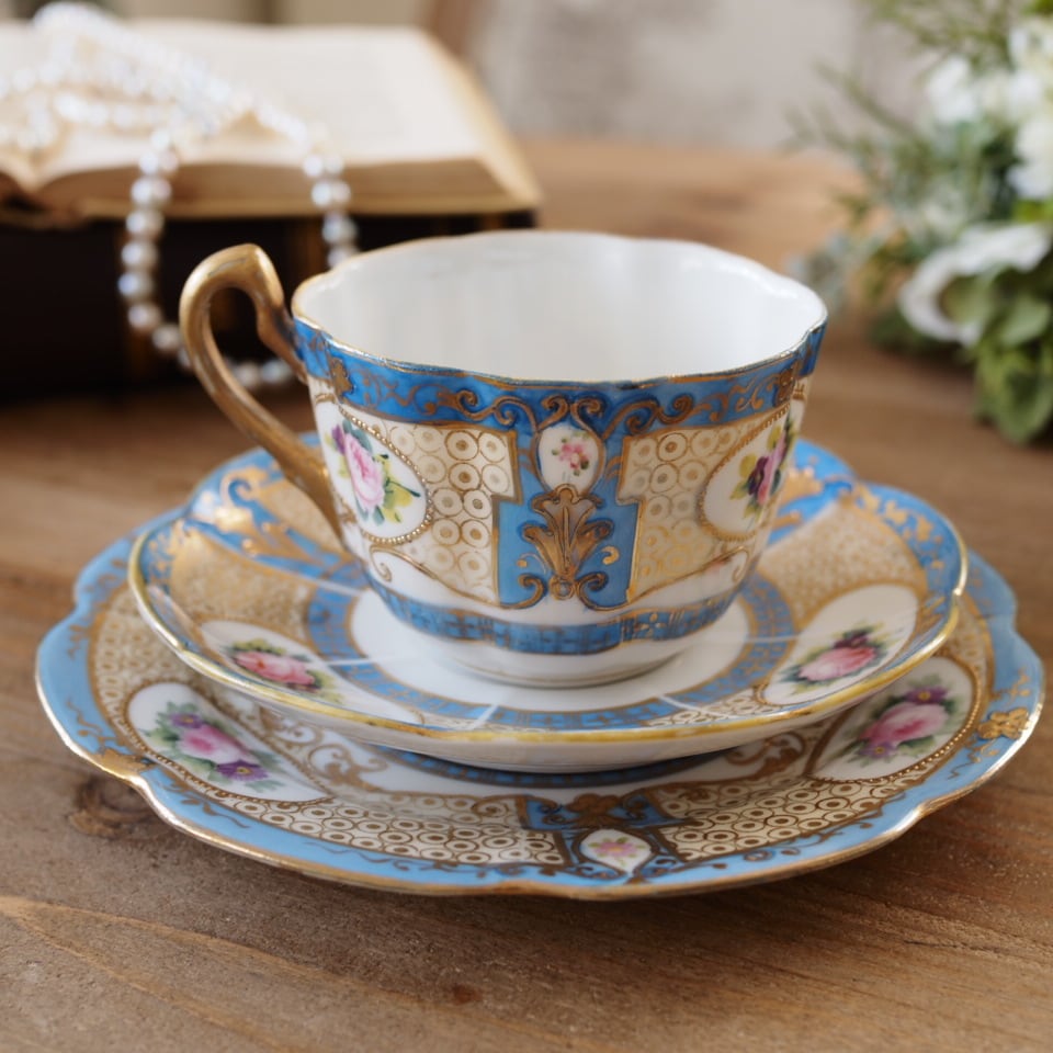 限定1客 オールドノリタケ 淡ブルー＆金彩ローズ装飾トリオ ティー